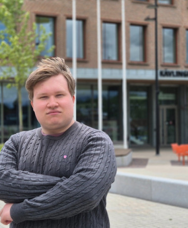 Portrait of Markus Kristersson (in front of Kävlinge kommunhus)