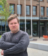 Portrait of Markus Kristersson (in front of Kävlinge kommunhus)